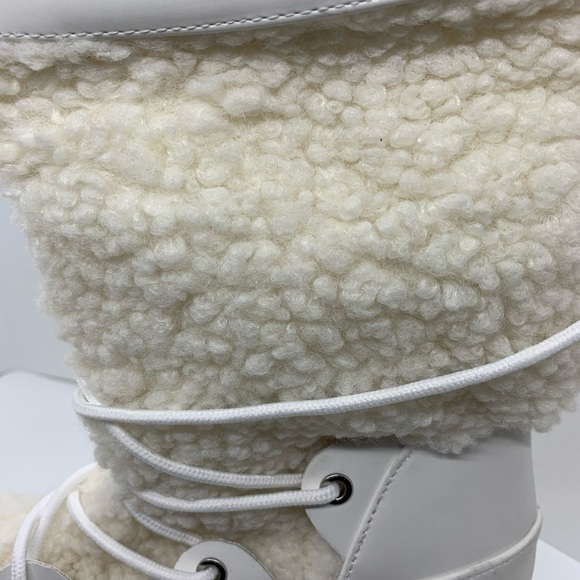 Woman’s 7.5 faux nubuck white boots 👢 - Picture 7 of 13